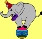 Dibujo Elefante encima de una pelota pintado por mihai