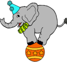 Dibujo Elefante encima de una pelota pintado por Albitaa
