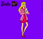 Dibujo Barbie con un gatito pintado por maria103