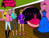 Dibujo Barbie mirando vestidos pintado por glorianna456