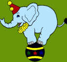 Dibujo Elefante encima de una pelota pintado por luissebastia