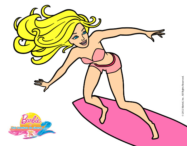 Barbie surfeando