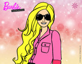 Dibujo Barbie con gafas de sol pintado por mireya422