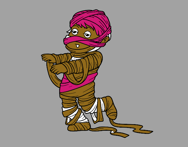 Niño disfrazado de momia