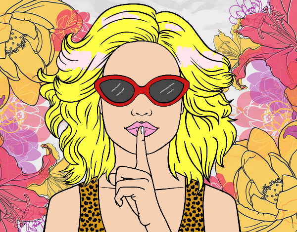 Dibujo Chica con gafas de sol pintado por -evelyn-