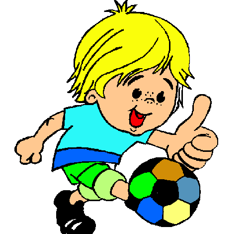 Chico jugando a fútbol