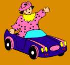 Dibujo Muñeca en coche descapotable pintado por Priscila