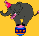 Dibujo Elefante encima de una pelota pintado por salvador 