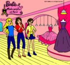 Dibujo Barbie mirando vestidos pintado por Cordova