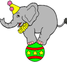 Dibujo Elefante encima de una pelota pintado por yaizaa