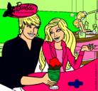 Dibujo Barbie y su amigo en la heladería pintado por ailen 