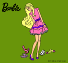 Dibujo Barbie y su colección de zapatos pintado por celos