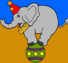 Dibujo Elefante encima de una pelota pintado por daba