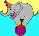 Dibujo Elefante encima de una pelota pintado por martinunga