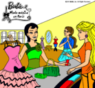 Dibujo Barbie en una tienda de ropa pintado por salvadoras