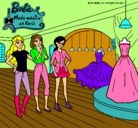 Dibujo Barbie mirando vestidos pintado por paredes