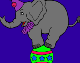 Dibujo Elefante encima de una pelota pintado por verenice