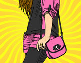 Dibujo Chica con bolso pintado por milucha