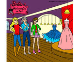 Dibujo Barbie mirando vestidos pintado por 12-6-1