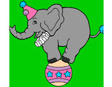 Dibujo Elefante encima de una pelota pintado por apalepe