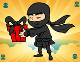 Dibujo Ninja con un regalo pintado por elkin71
