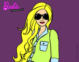Dibujo Barbie con gafas de sol pintado por sarita53