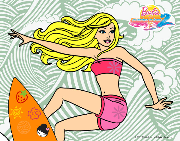 Barbie surfeando