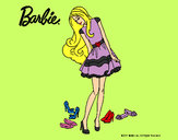 Dibujo Barbie y su colección de zapatos pintado por juliana10y