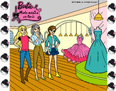 Dibujo Barbie mirando vestidos pintado por lolaloca