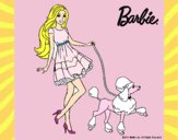 Barbie paseando a su mascota