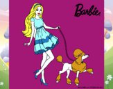 Barbie paseando a su mascota