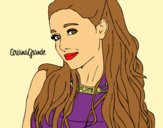 Ariana Grande con collar