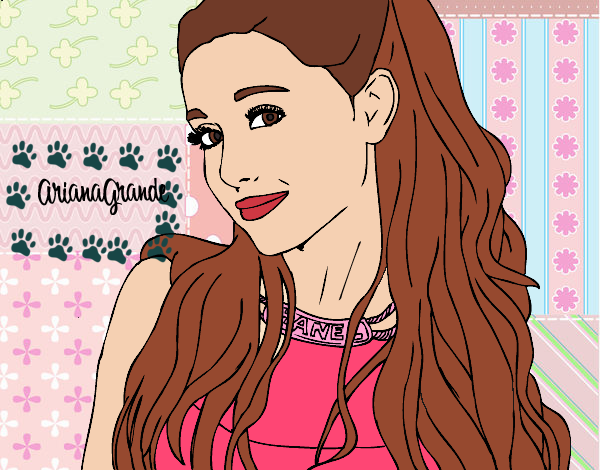 Ariana Grande con collar