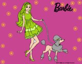 Barbie paseando a su mascota