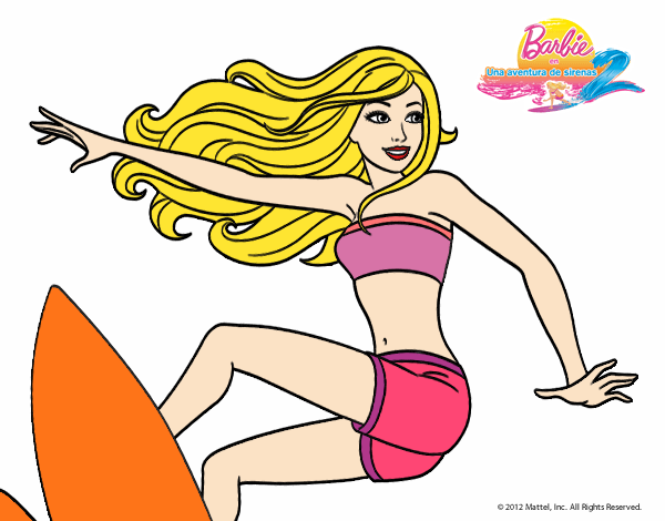 Barbie surfeando