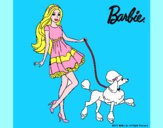 Barbie paseando a su mascota