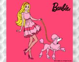 Barbie paseando a su mascota