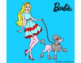 Barbie paseando a su mascota