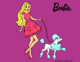 Barbie paseando a su mascota