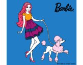 Barbie paseando a su mascota