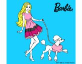 Barbie paseando a su mascota