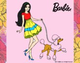 Barbie paseando a su mascota