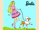 Barbie paseando a su mascota