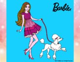 Barbie paseando a su mascota