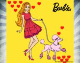 Barbie paseando a su mascota