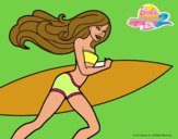 Barbie corre al agua