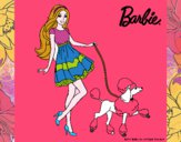 Barbie paseando a su mascota