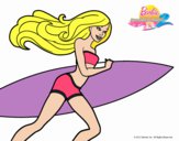 Barbie corre al agua