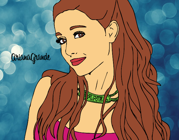 Ariana Grande con collar