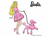 Barbie paseando a su mascota